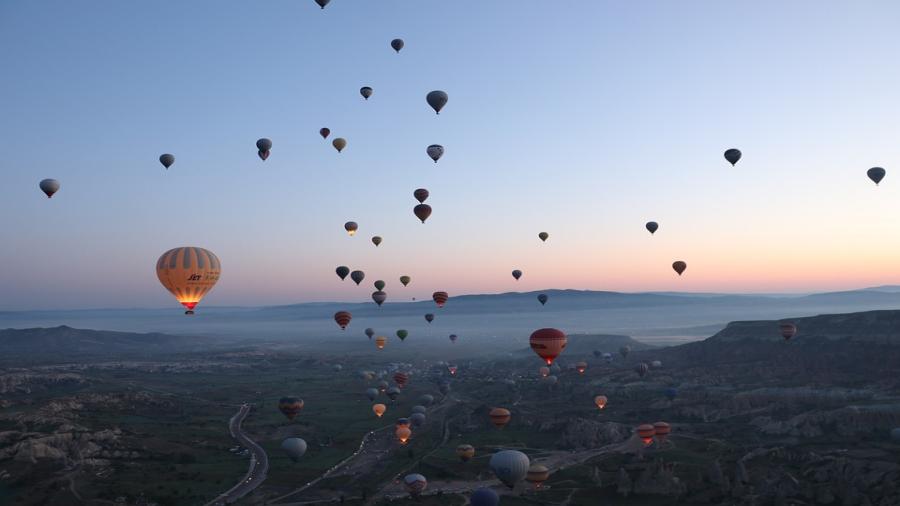 hot-air-balloon-7217176_960_720.jpg